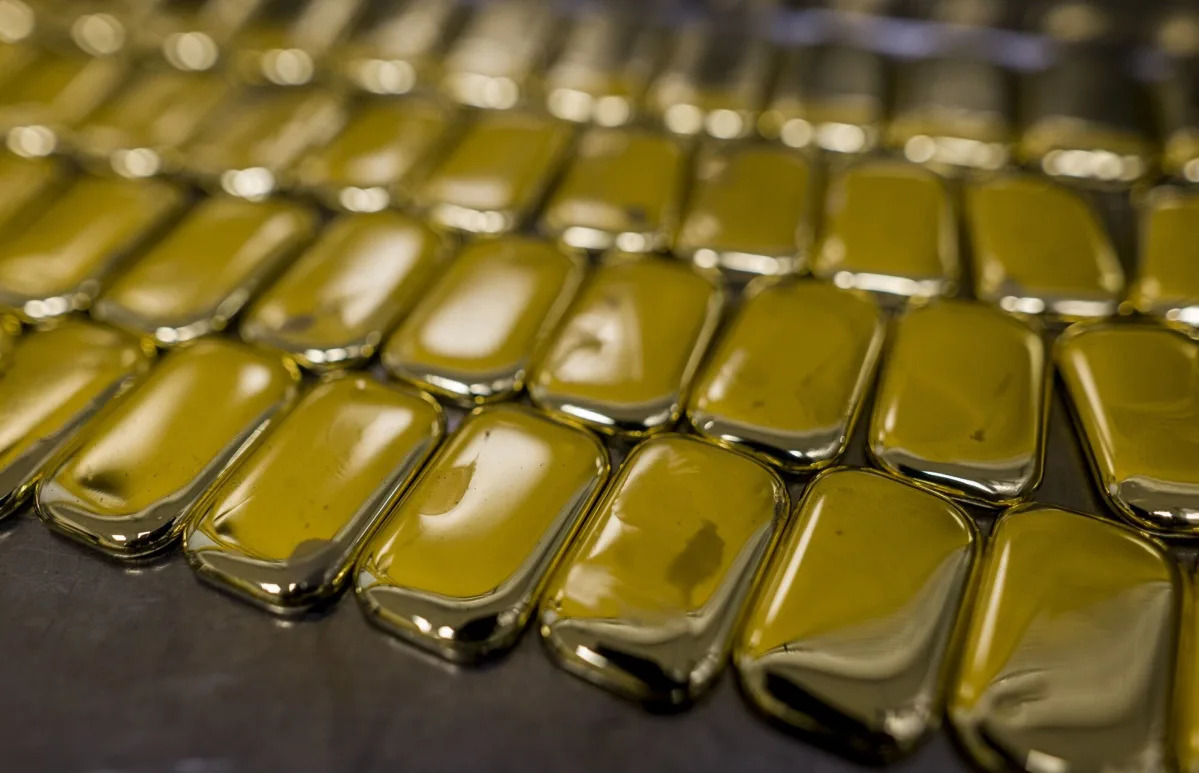 Gold Soars to 7-Month High Amid Fed Rate Speculation and Geopolitical Tensions