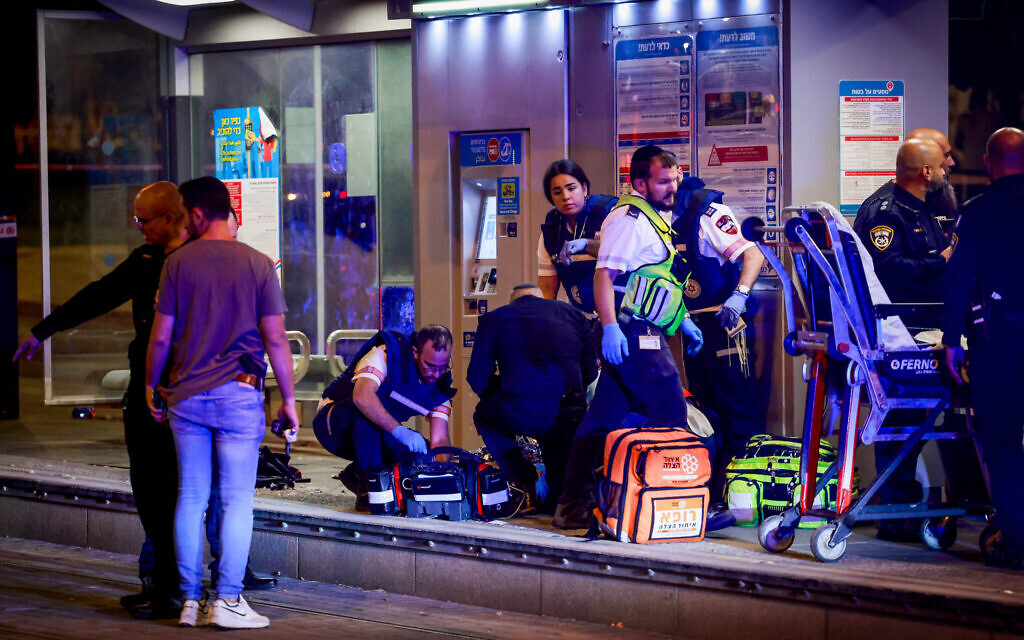 Featured image for Jerusalem Light Rail Stop Targeted in Stabbing Attack, Security Guard Injured