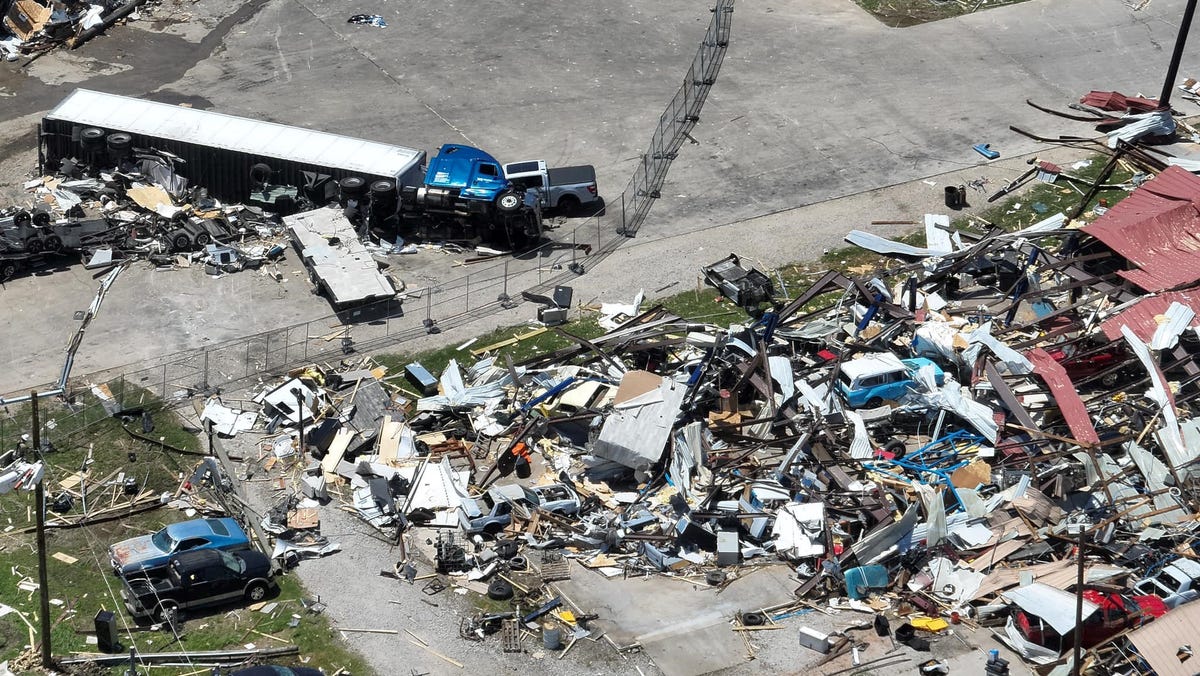 Featured image for Texas Reels from Severe Storms, Power Outages Affect 1 Million