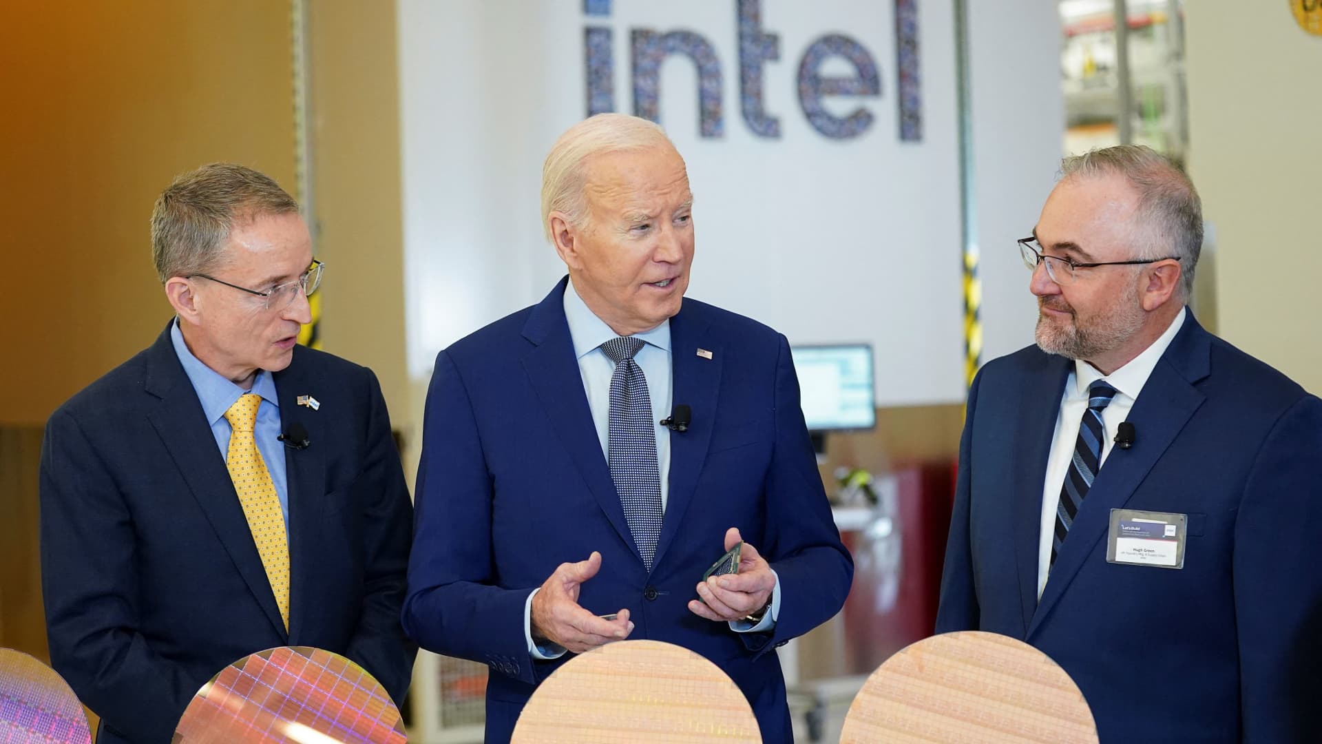 Featured image for "Intel's Foundry Business Reports $7 Billion Operating Loss, Shares Plummet"