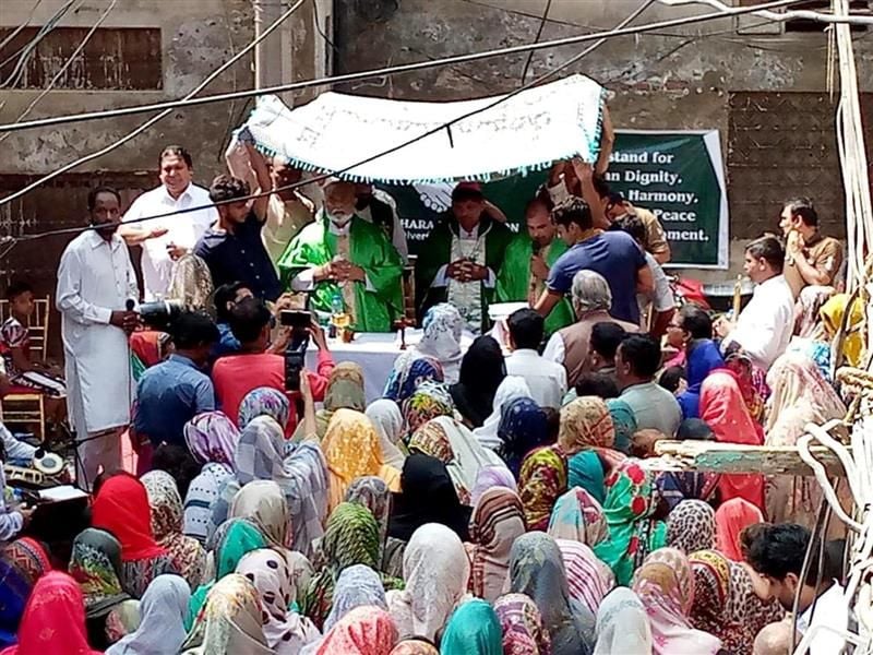 Featured image for "Pakistani Catholics Defiantly Gather for Mass Outside Charred Church Amidst Recent Mob Attacks"