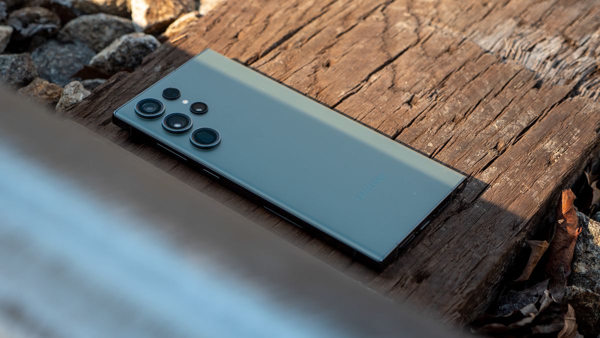 Featured image for Score a Samsung Galaxy S23 Ultra at an unbeatable price.