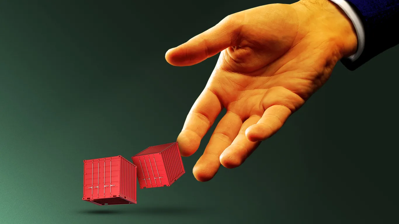 Potential $200 Billion Refunds as Tariff Ruling Threatens Economic Stability