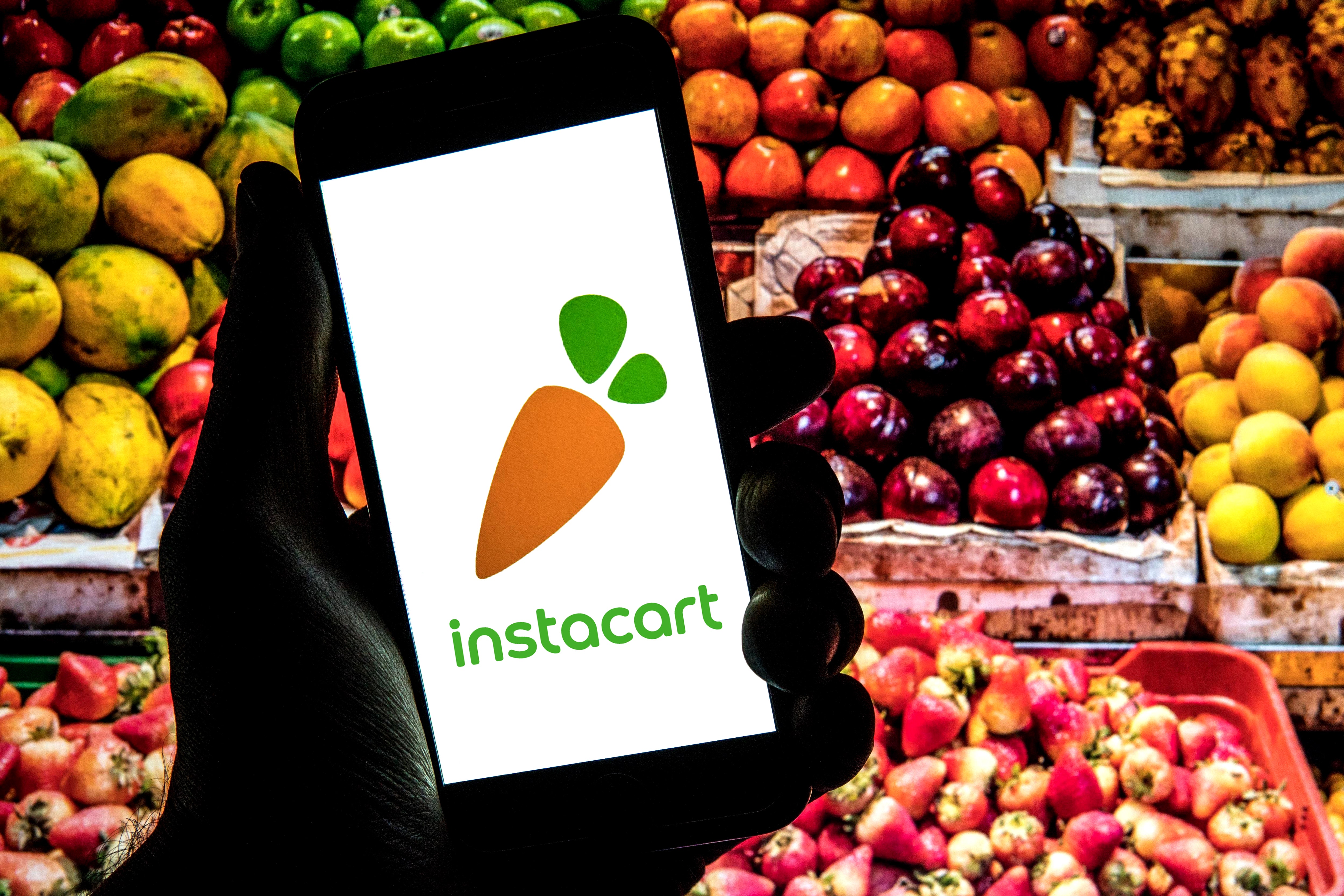 Investigation launched after homeowner fires at Instacart drivers in Florida.
