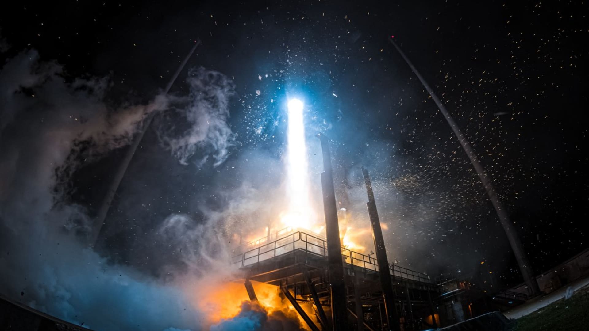 Featured image for Relativity Space shifts focus to larger reusable rocket after Terran 1 launch.