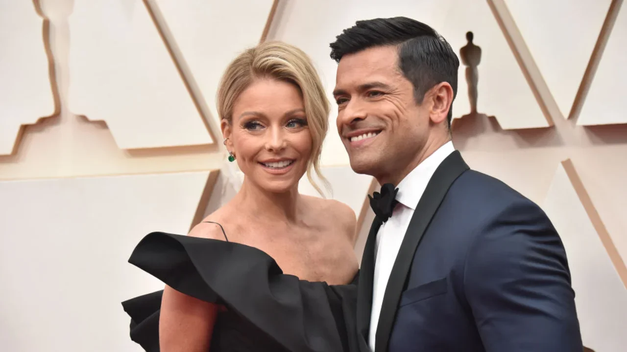 Kelly Ripa and Mark Consuelos Reveal the Key to Avoiding a 'Marriage Kiss of Death'