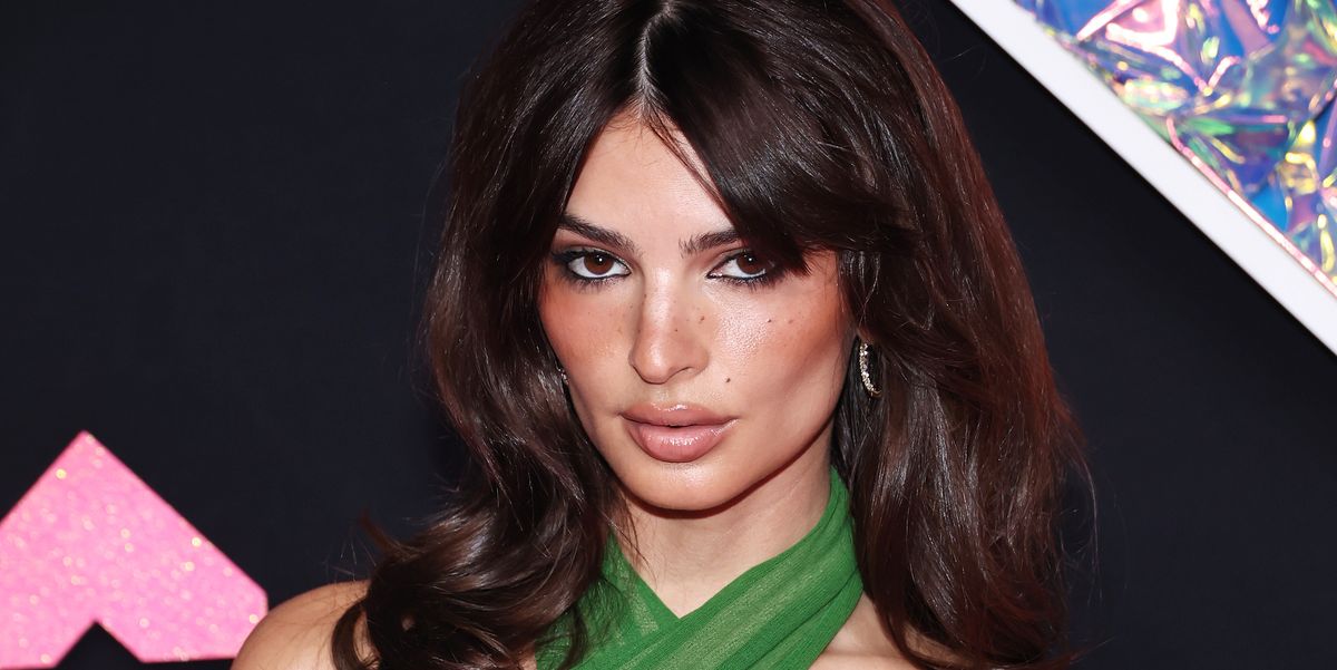 Featured image for Emily Ratajkowski Stuns in Y2K Halter-Neck Dress at 2023 VMAs