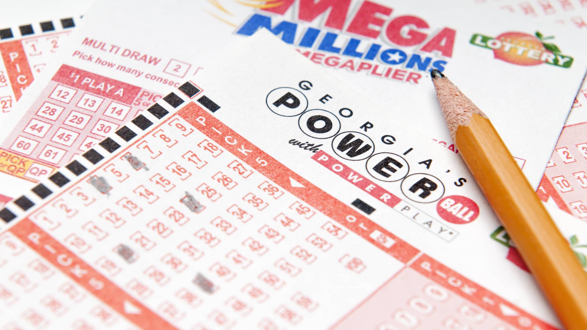 "Powerball Jackpot Soars to $900 Million with No Winner in Sight"