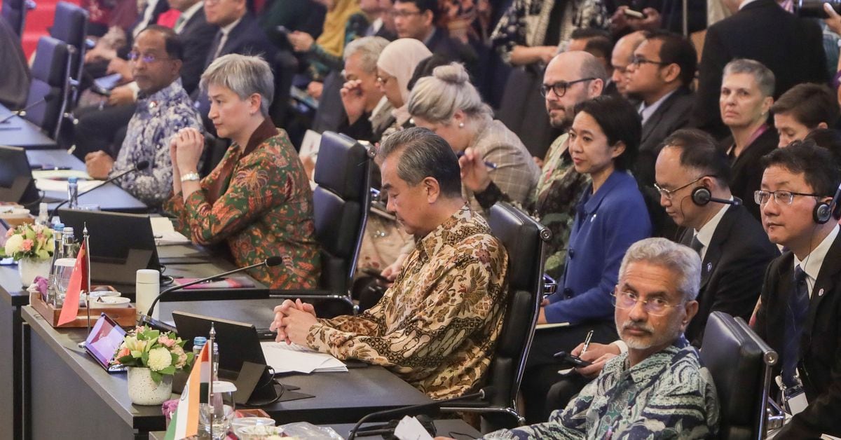 "China's Top Diplomat Urges Stable Ties with India Amidst Military Tensions, EAM Jaishankar Steals Limelight at ASEAN Meet"