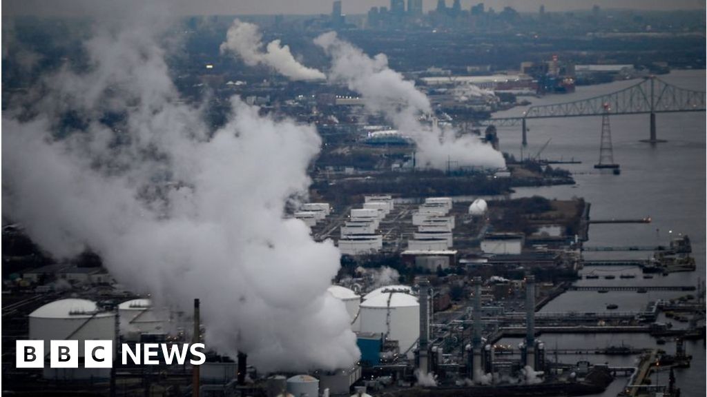 Chemical spill in Philadelphia prompts bottled water rush and tap water advisory.