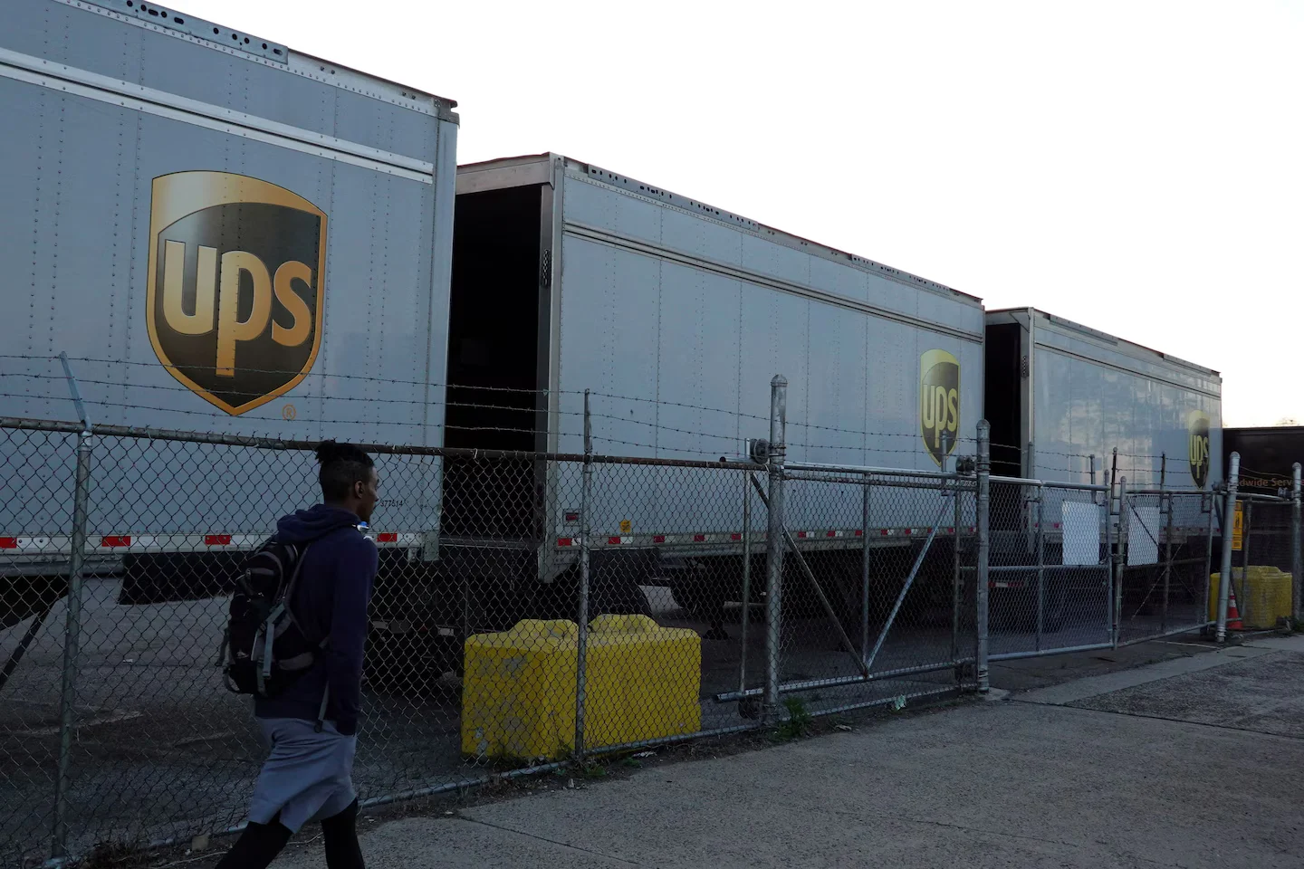 UPS to cut 30,000 jobs as it untangles from Amazon