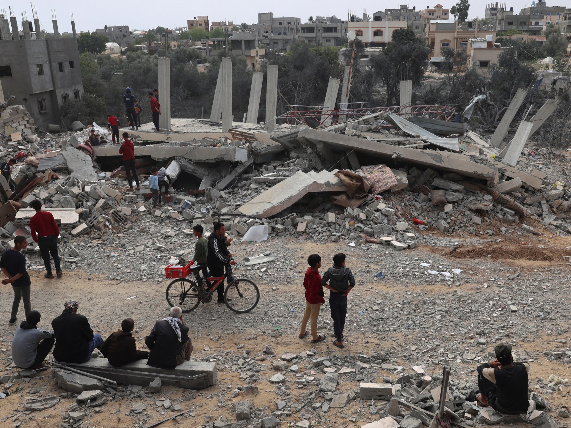"Stalled Gaza Truce Talks and Prisoner Exchange: Latest Developments in Israel-Hamas Negotiations"