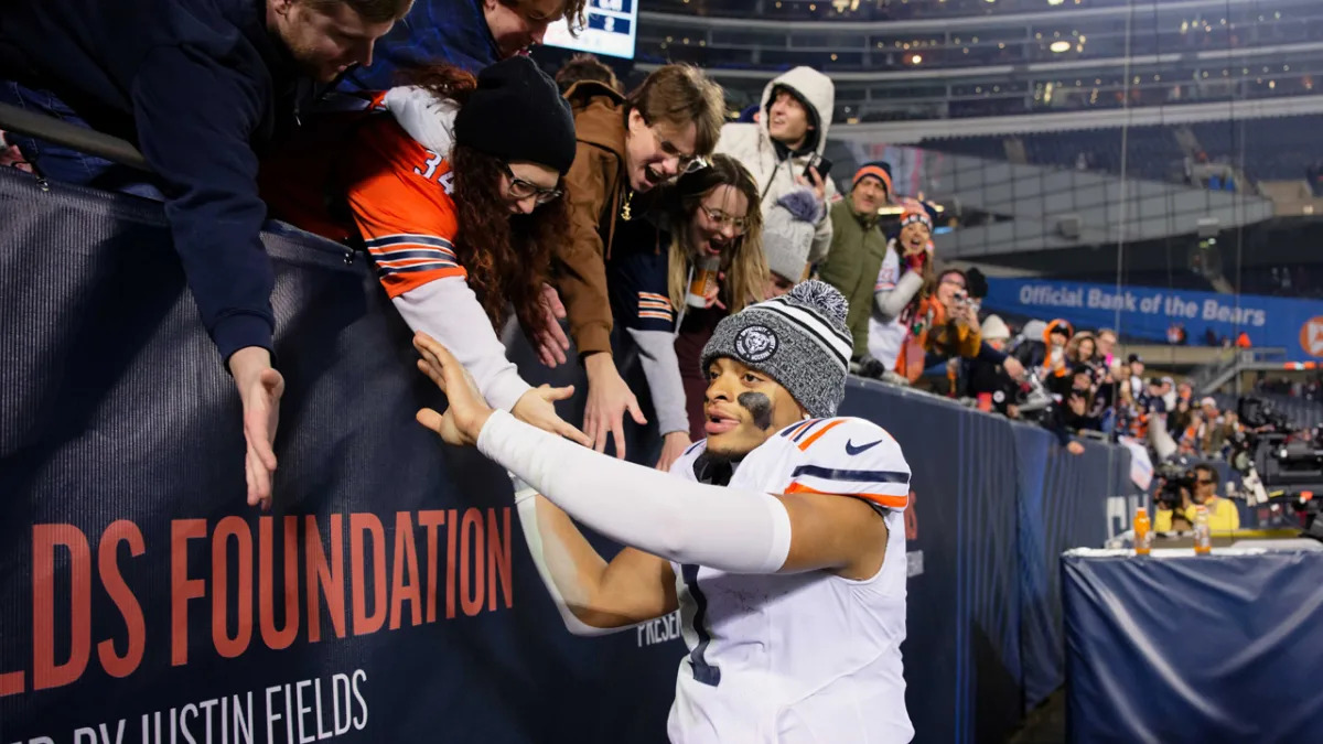 "Justin Fields Trade Buzz: NFL Teams Inquire, Falcons' Odds, and Patriots' QB Option"