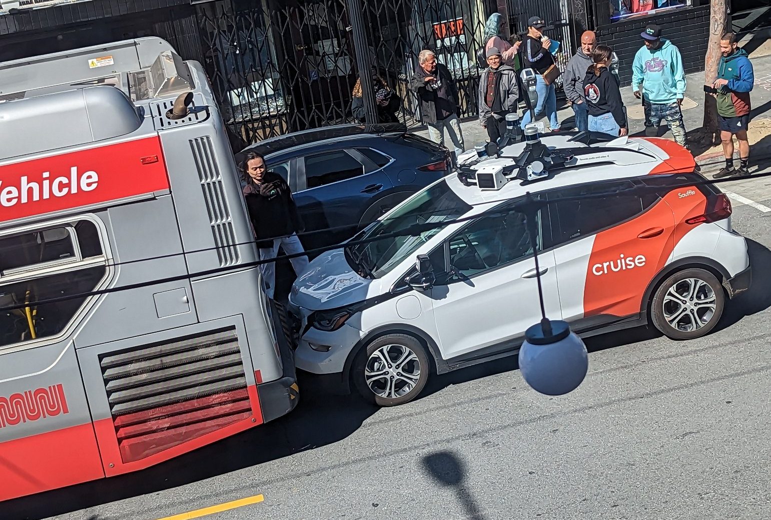 Cruise car crashes into San Francisco Muni bus and trolley wires.