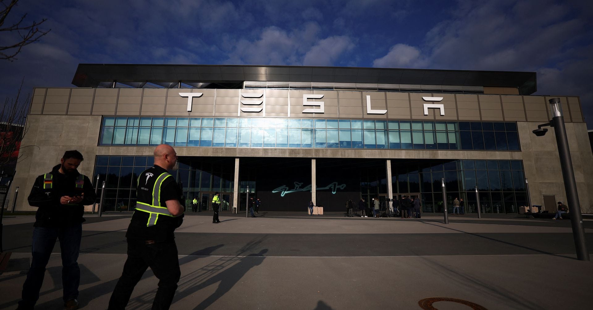 Featured image for "Tesla's Berlin Factory Halts Production Due to Suspected Arson Attack"