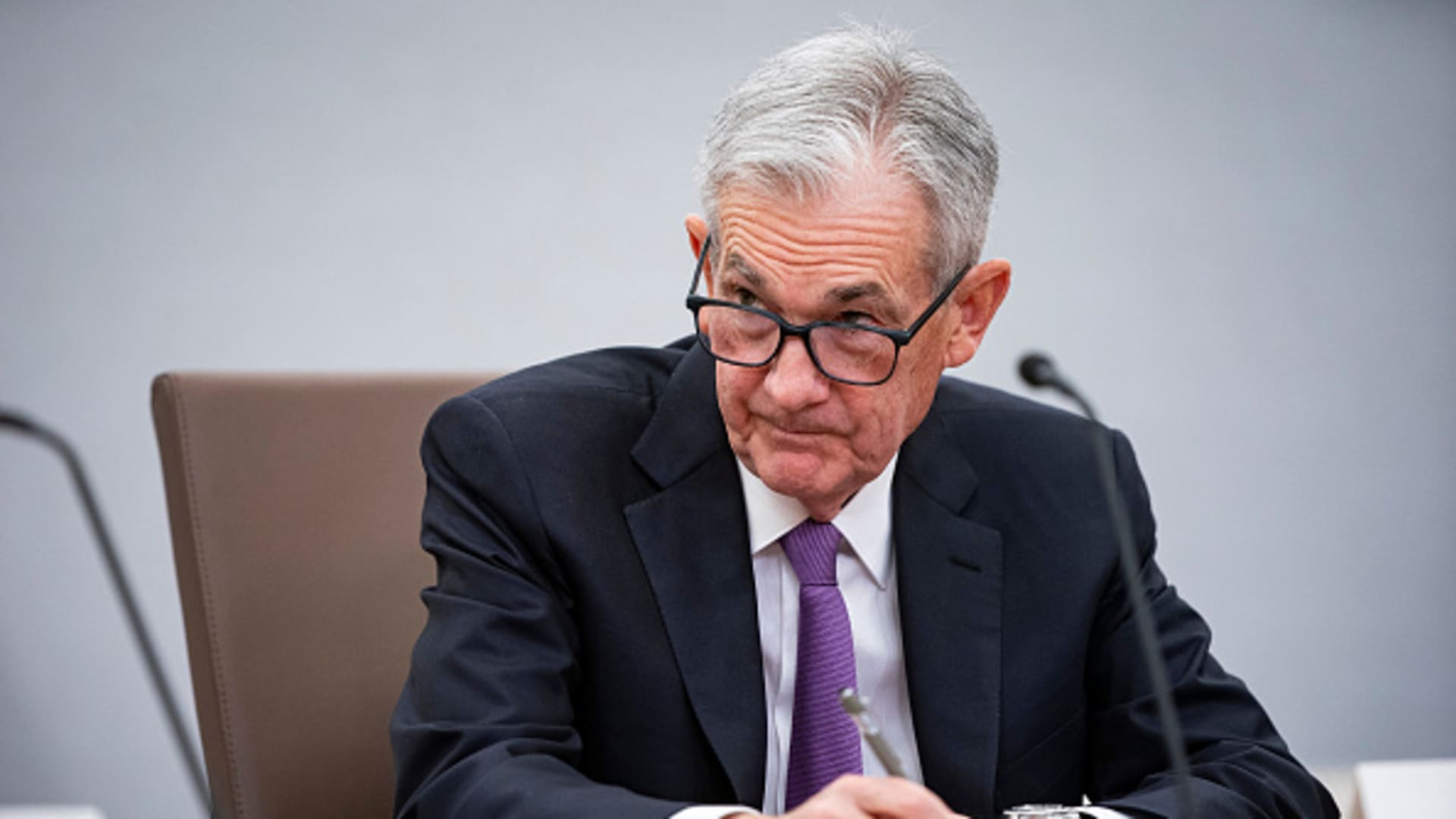 "Powell Stresses Need for Evidence Before Cutting Rates, Sees Room for Cautious Fed Strategy"