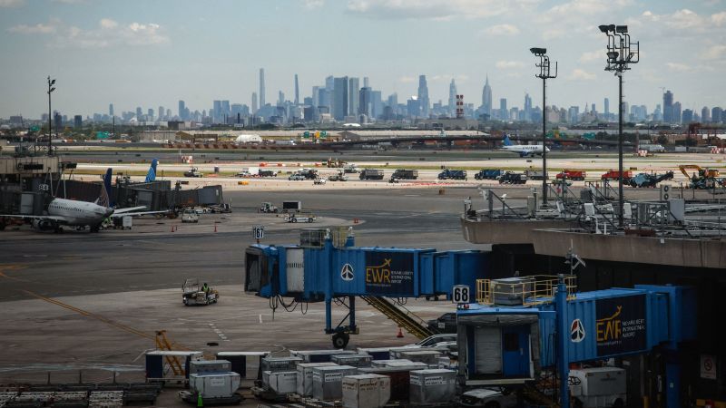 FAA Facility Move Under Investigation for Newark Flight Delays