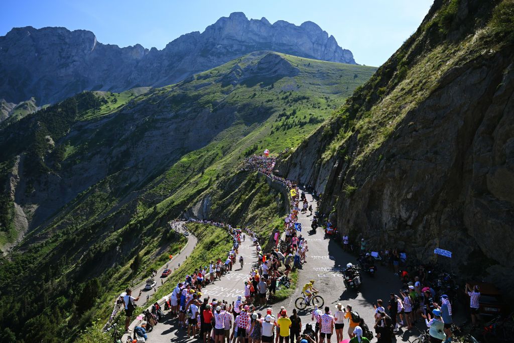 Featured image for Pogačar and Carapaz Shine in Thrilling Tour de France Stage 17