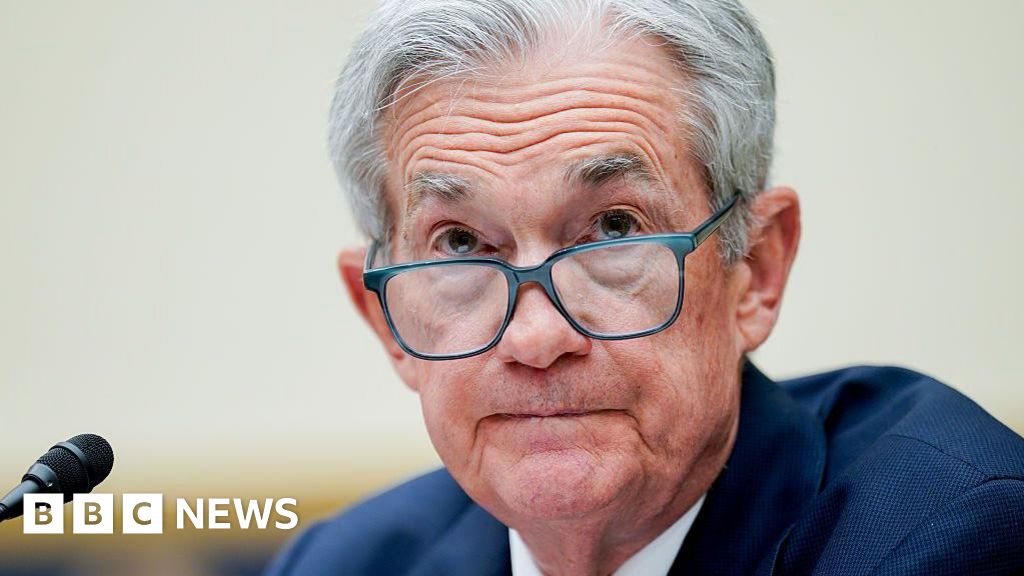 Trump Urges Fed Chair Powell to Resign Amid Dollar Slump