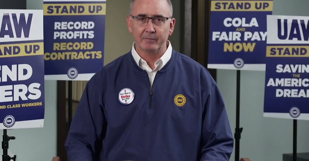 "Auto Workers Demand Four-Day Workweek as Strike Looms Amidst Failed Negotiations"