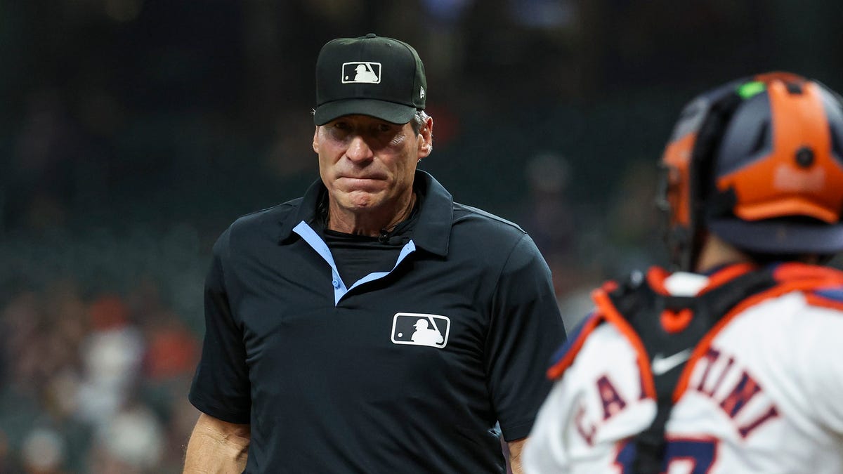 Featured image for Controversial MLB Umpire Ángel Hernández Announces Retirement