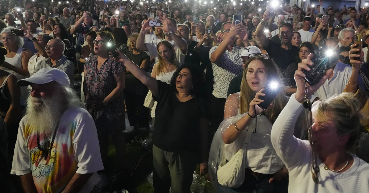 Featured image for Mourners Gather at Bondi Beach to Honor Victims of Antisemitic Attack