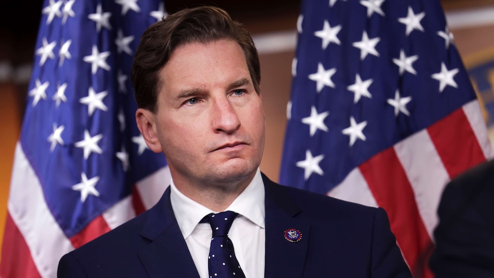 "Rep. Dean Phillips Launches 2024 White House Bid, Challenging Biden for Democratic Nomination"
