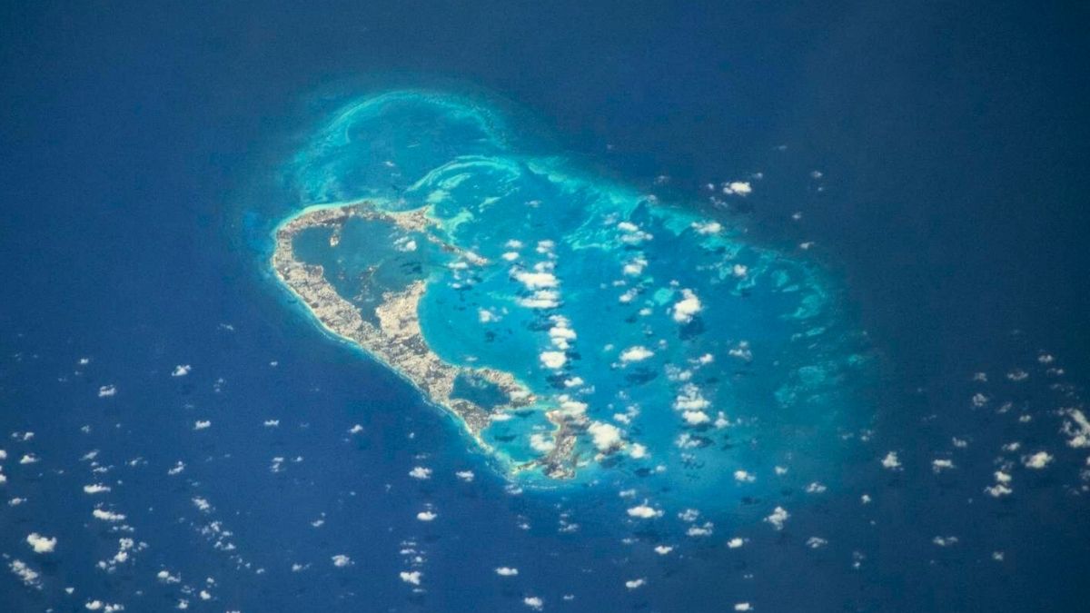 Featured image for Scientists Discover Unusual Deep Structure Beneath Bermuda Triangle