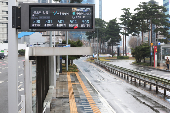 Featured image for Seoul Bus Drivers' Strike Causes Commuter Chaos