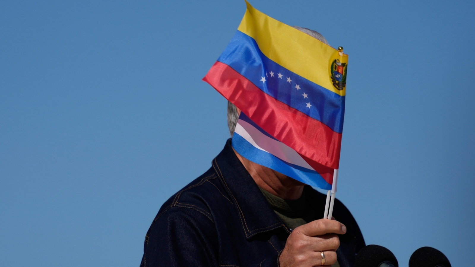 Featured image for Cuba Reports 32 Officers Killed in US Operation Against Maduro in Venezuela