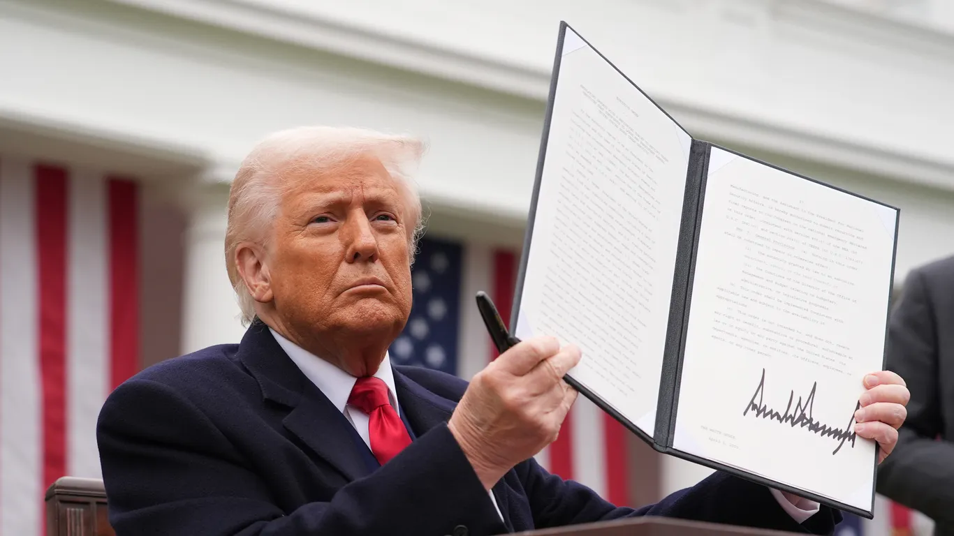 Trump Warns of Economic Risks and Court Battles Over Tariffs