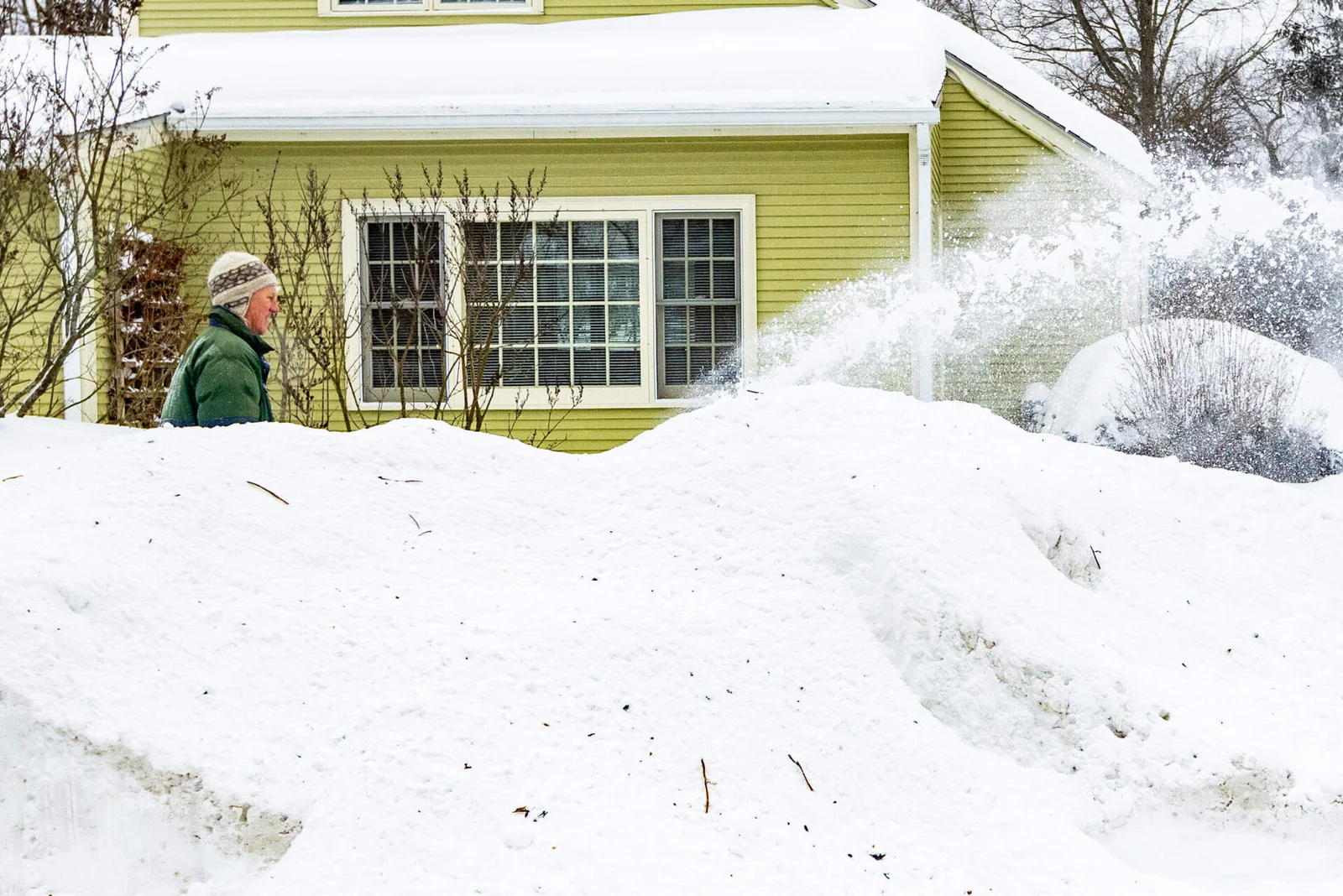 Massachusetts braces for more snow as weekend blizzard lingers