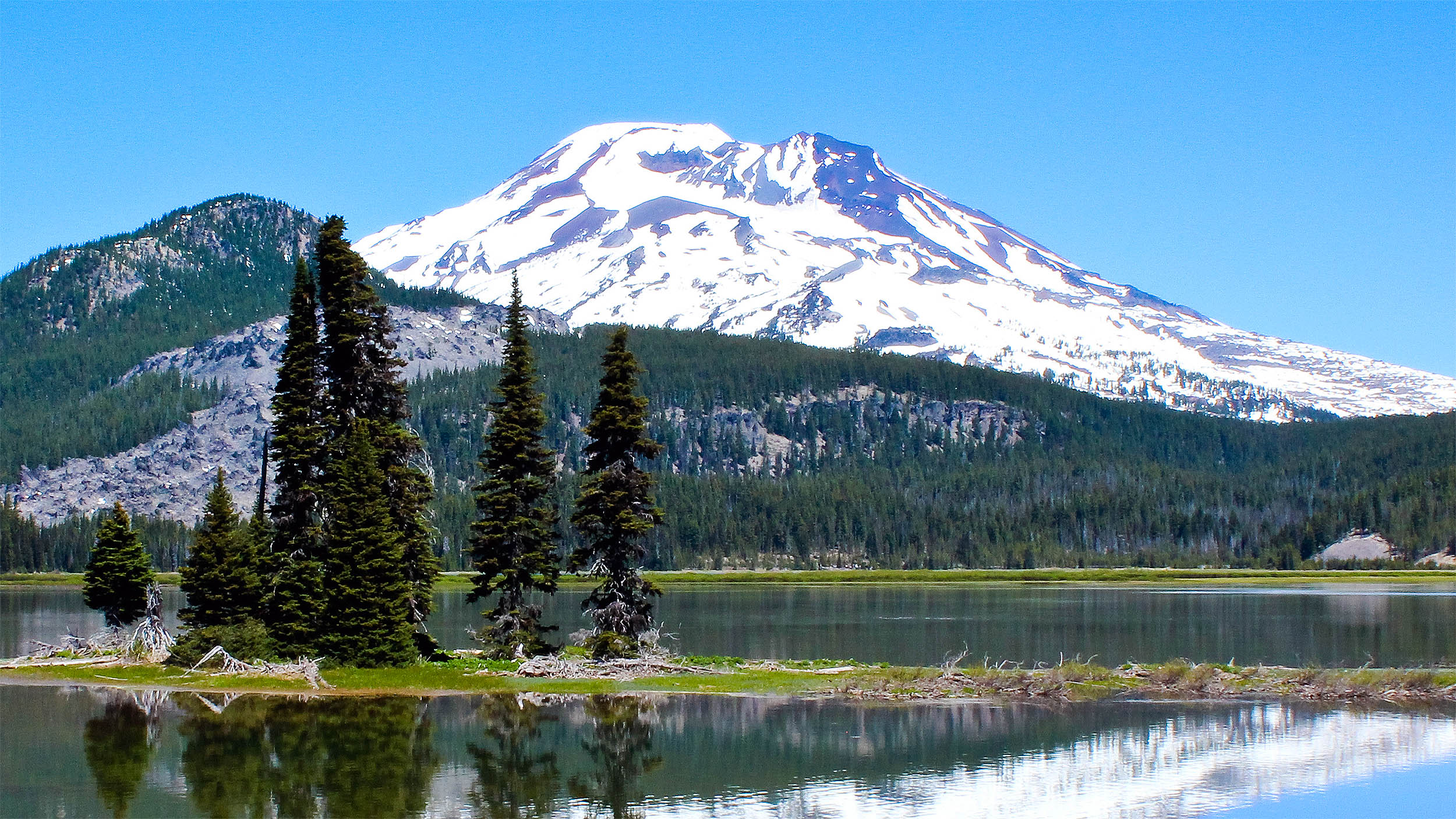 Featured image for Massive magma chambers found beneath supposedly dormant volcanoes