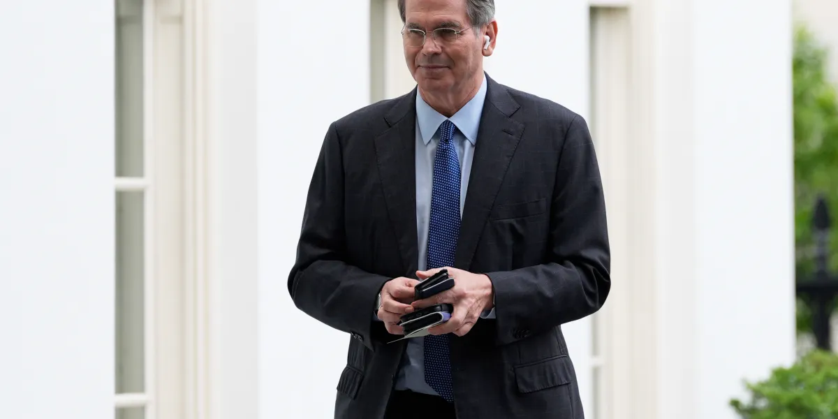 Featured image for US National Debt Surpasses $37 Trillion, Setting New Record