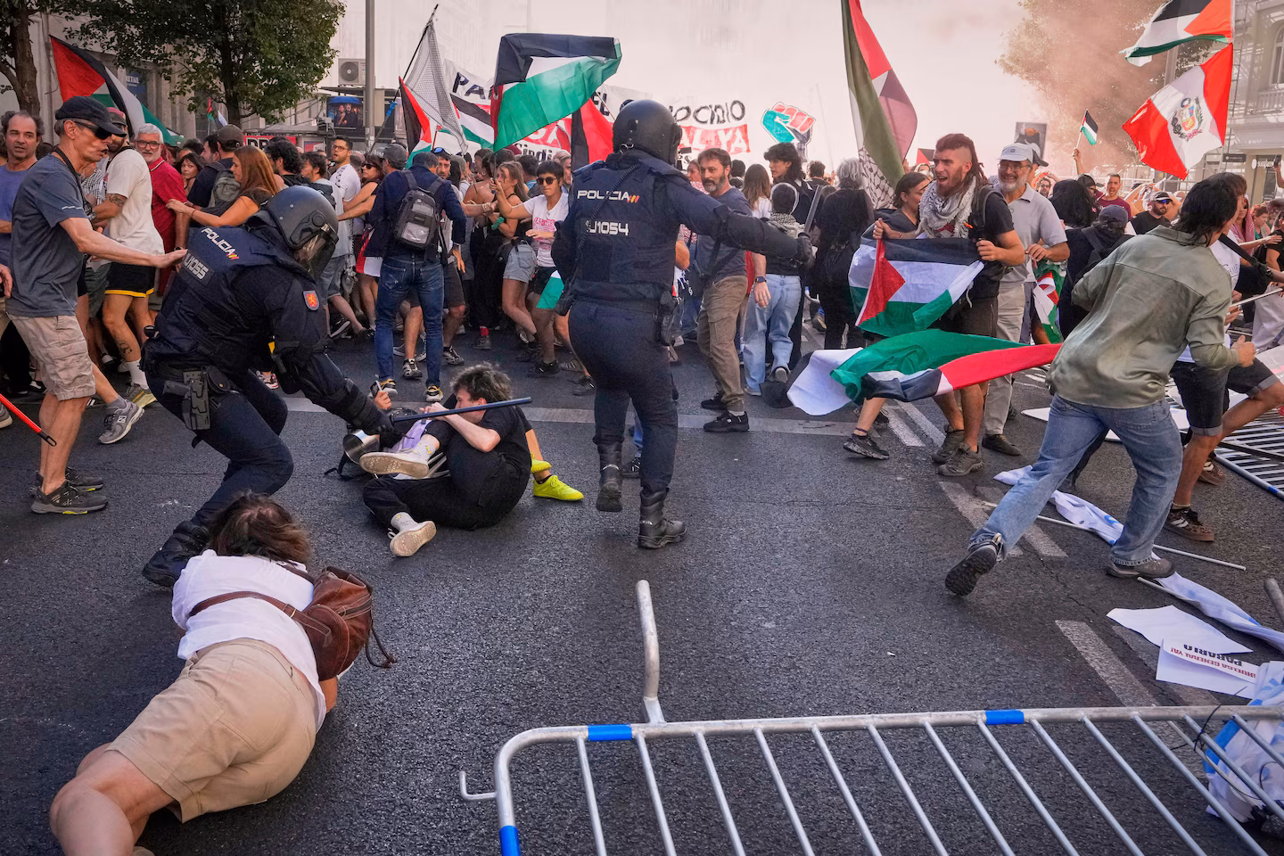 Featured image for Pro-Palestinian Protests Disrupt Major Spanish Cycling Race