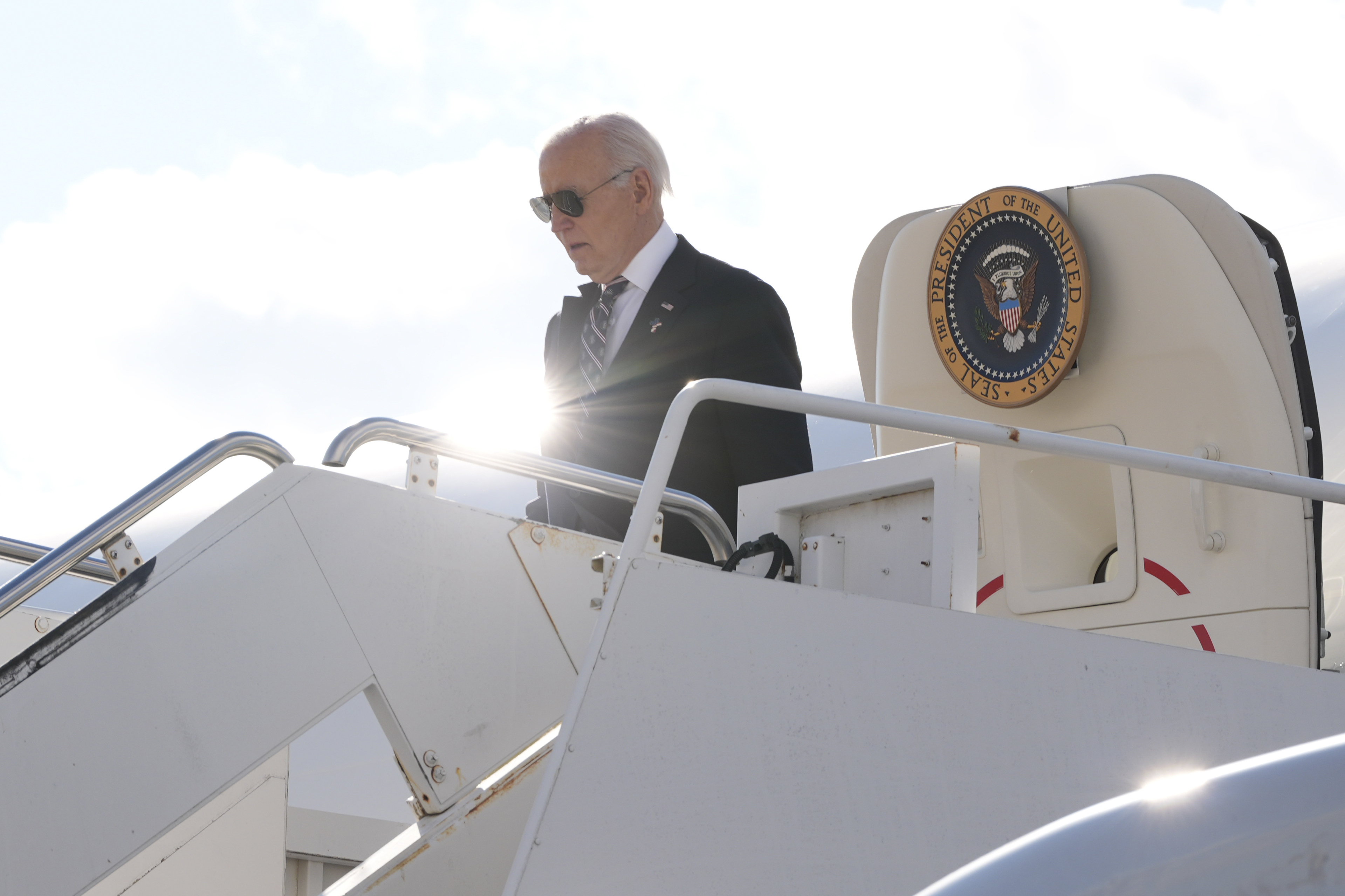 Featured image for Democrats Criticize Biden as Trump Gains Influence