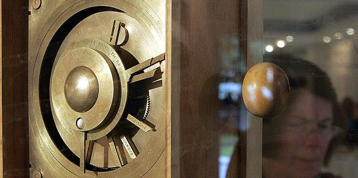 Featured image for "Scientists puzzled by ancient computer discovery"