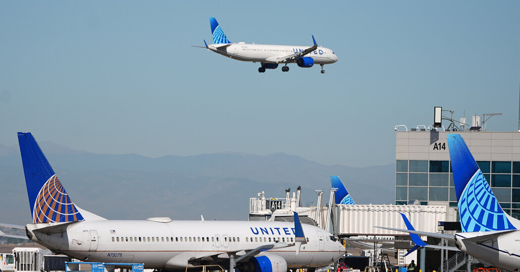 Featured image for Weather Balloon Possibly Cracked United Flight's Windshield, Causing Emergency Landing