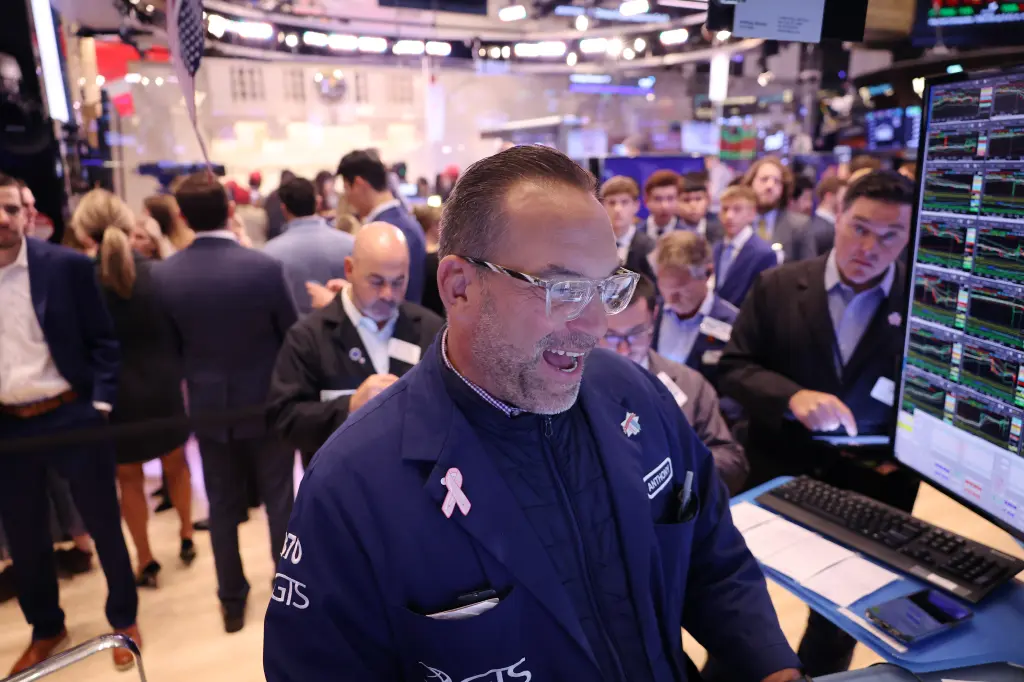 Dow Surges 600 Points Amid Wall Street Volatility