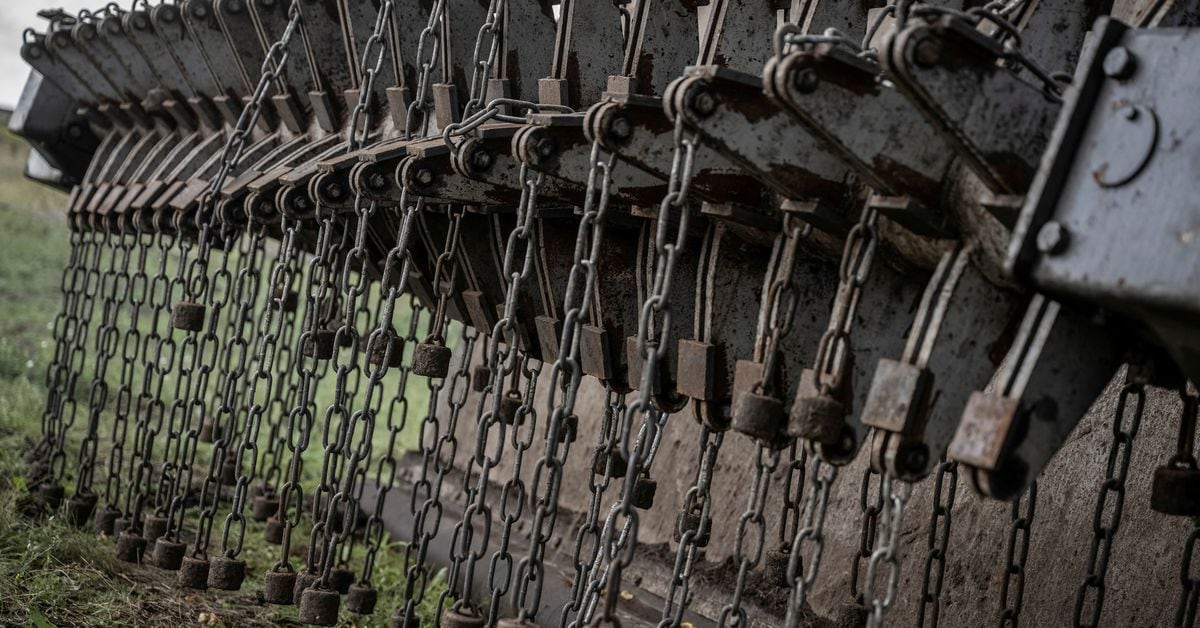 Featured image for "Netherlands Aids Ukraine's Demining Efforts with Thousand Chargers"