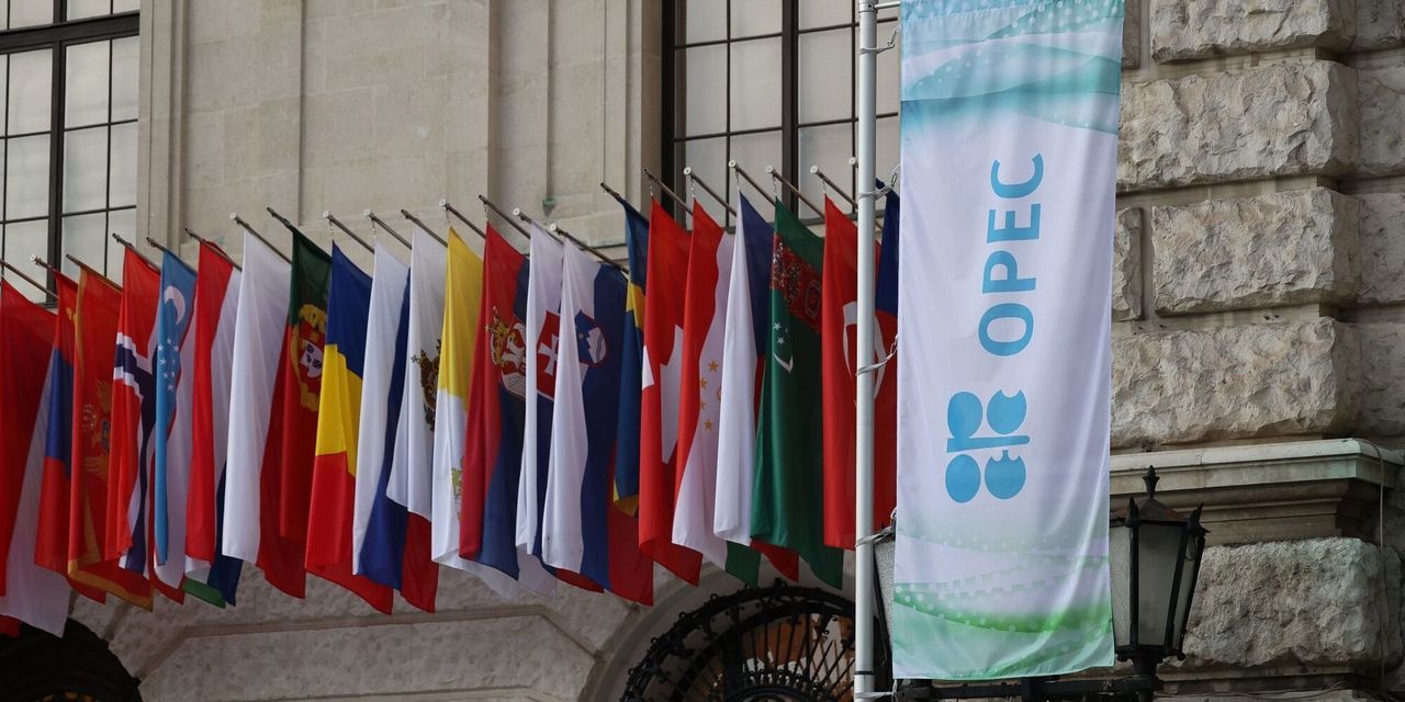 Russia Set to Surpass Saudi Arabia in OPEC+ Rankings