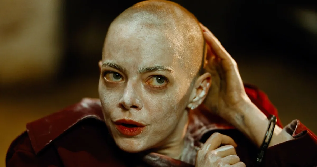 Featured image for Emma Stone's 'Bugonia' Role Sparks Head-Shaving and Audience Challenges