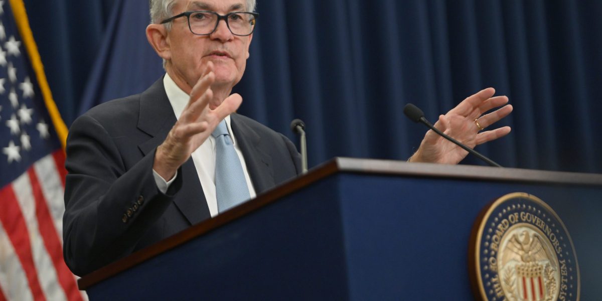 Fed Chief Powell Faces Criticism Amidst Uncertain Economic Outlook