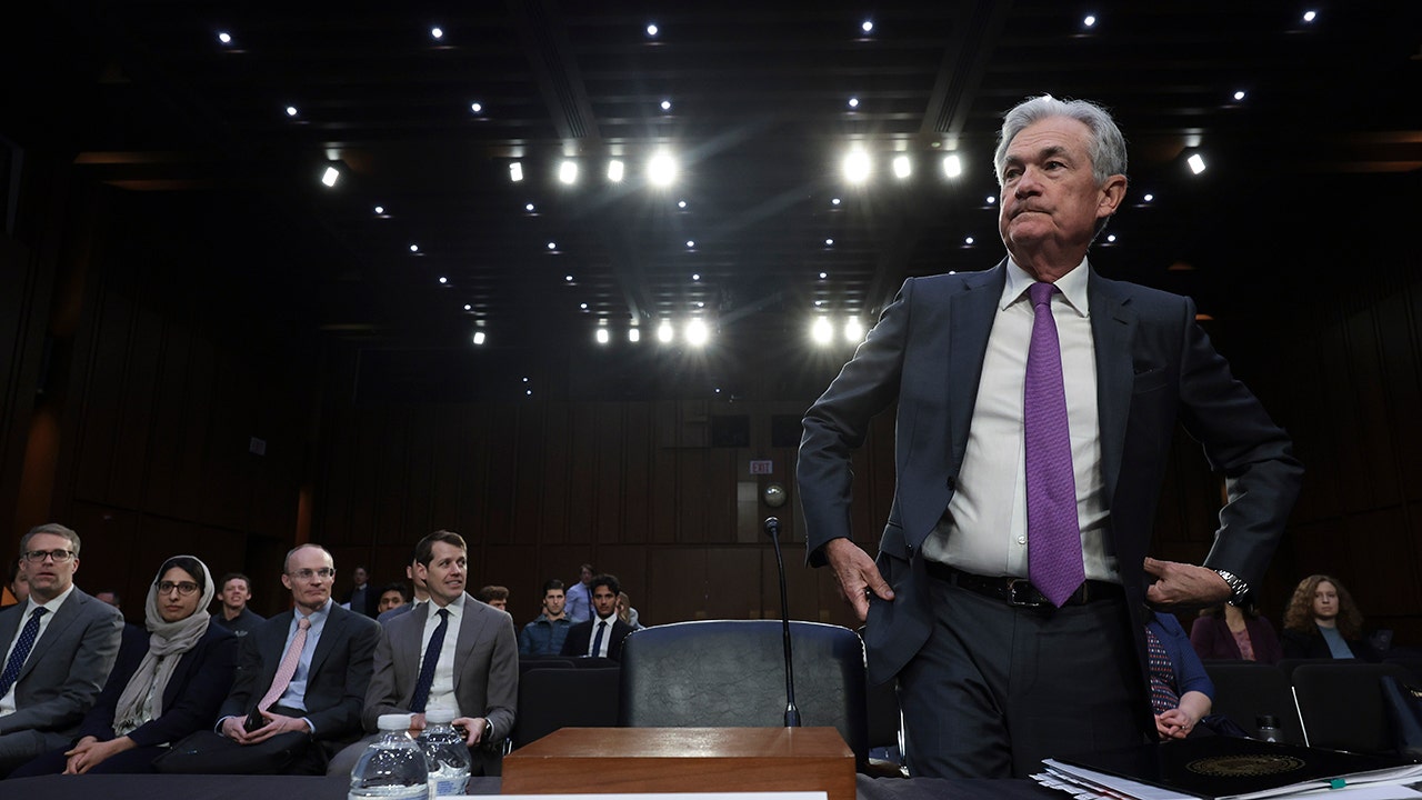 Federal Reserve Faces Dual Challenge of Banking Crisis and Inflation Amid Interest Rate Hike Decision
