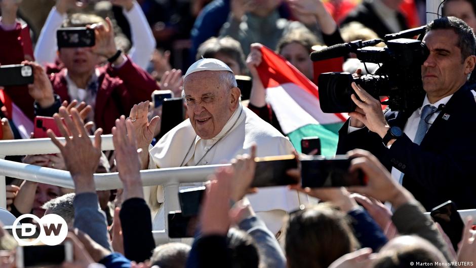 Featured image for "Pope Francis calls for Hungary to embrace openness and unity"
