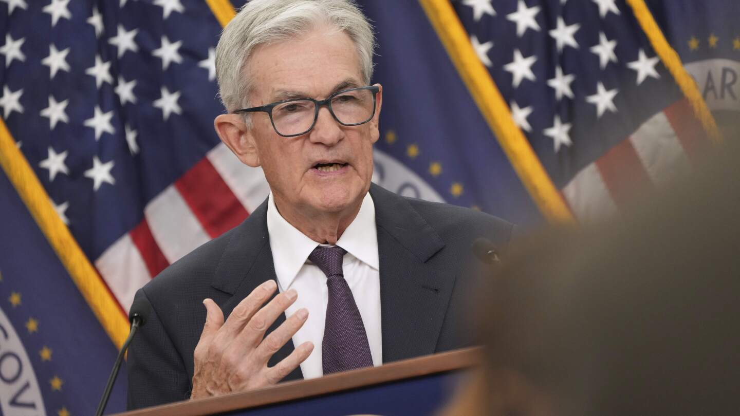 Fed Minutes Reveal Divided Views on Rate Cuts Amid Economic Uncertainty