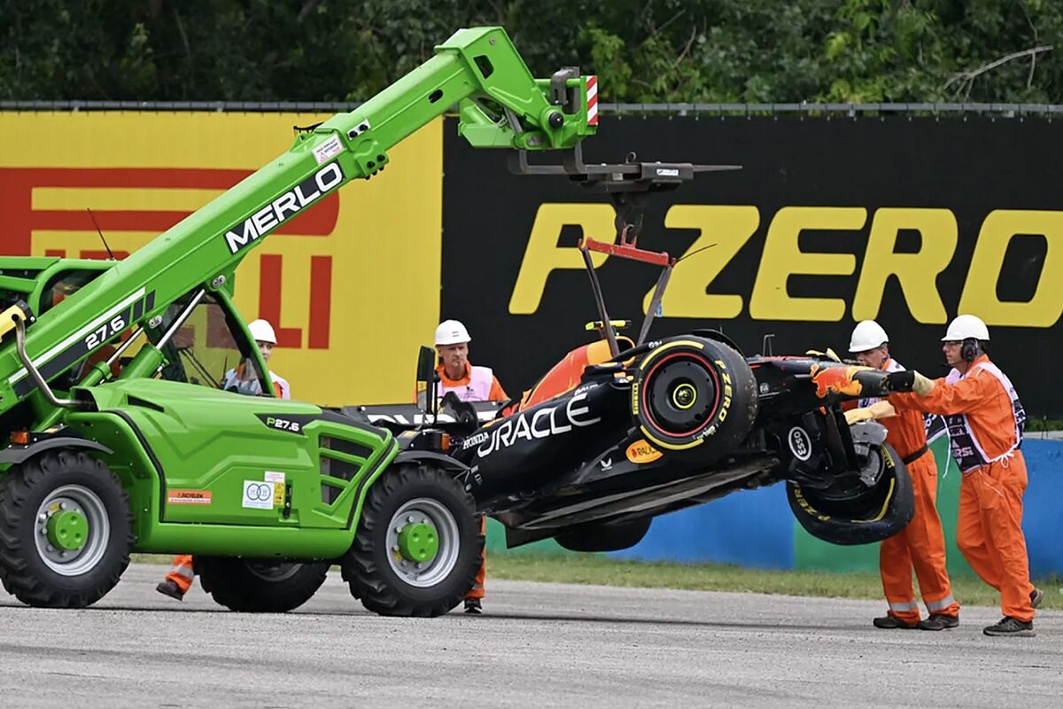 Christian Horner frustrated as Sergio Perez crashes in rain-hit FP1 at Hungarian GP