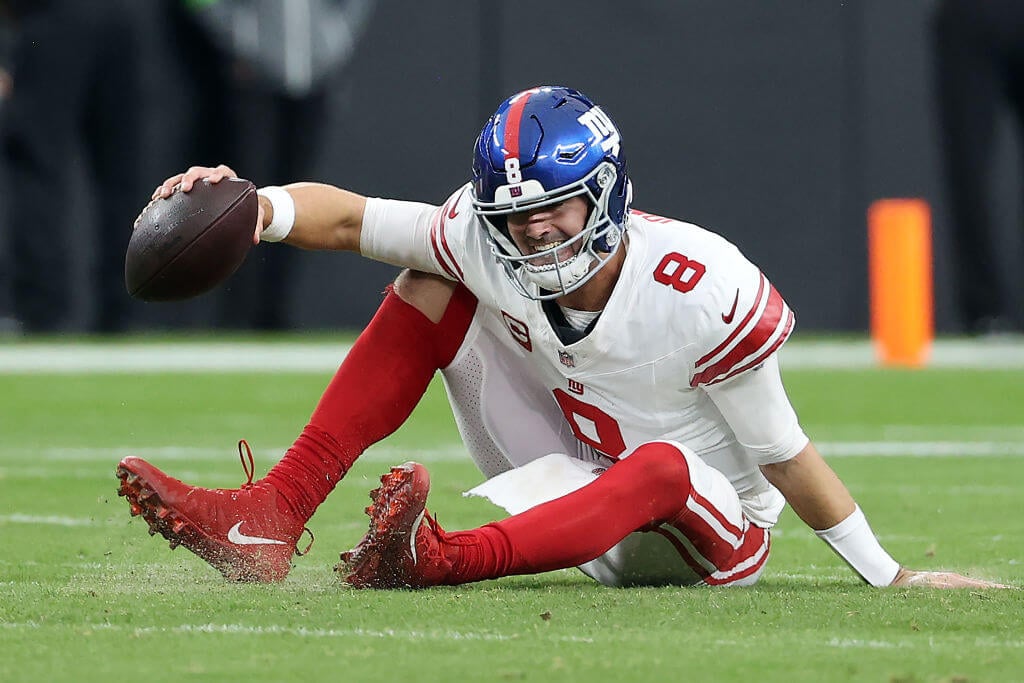 "Daniel Jones' Potential ACL Tear Sends Giants into Rebuilding Mode"