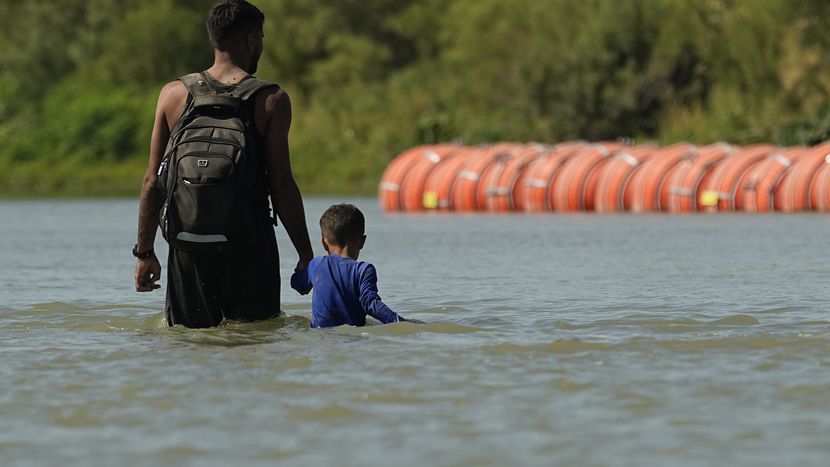 Texas Ordered to Remove Anti-Migrant Buoys from Rio Grande, Appeals Court Rules