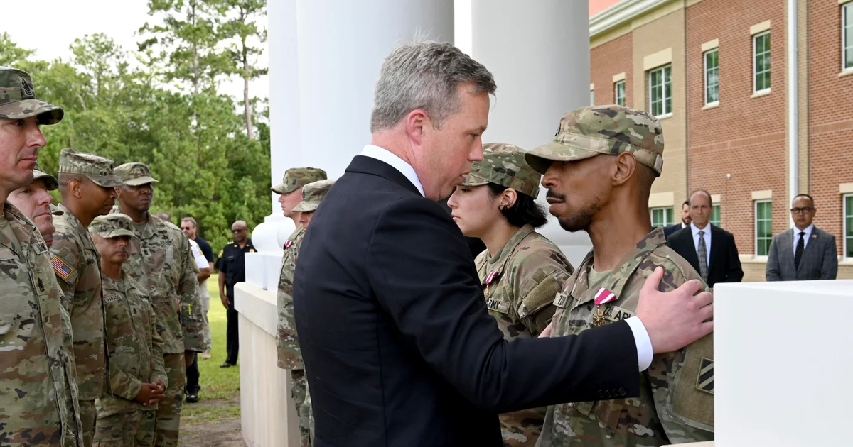 Featured image for Fort Stewart Soldiers Honored for Heroism in Gunfire Incident